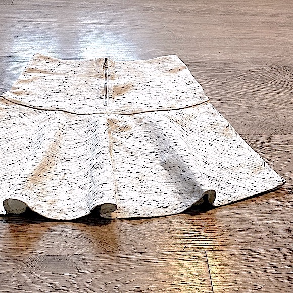 ARITZIA • WILFRED • Mini Skirt • Size 6 • Cream Speckled - Picture 13 of 16